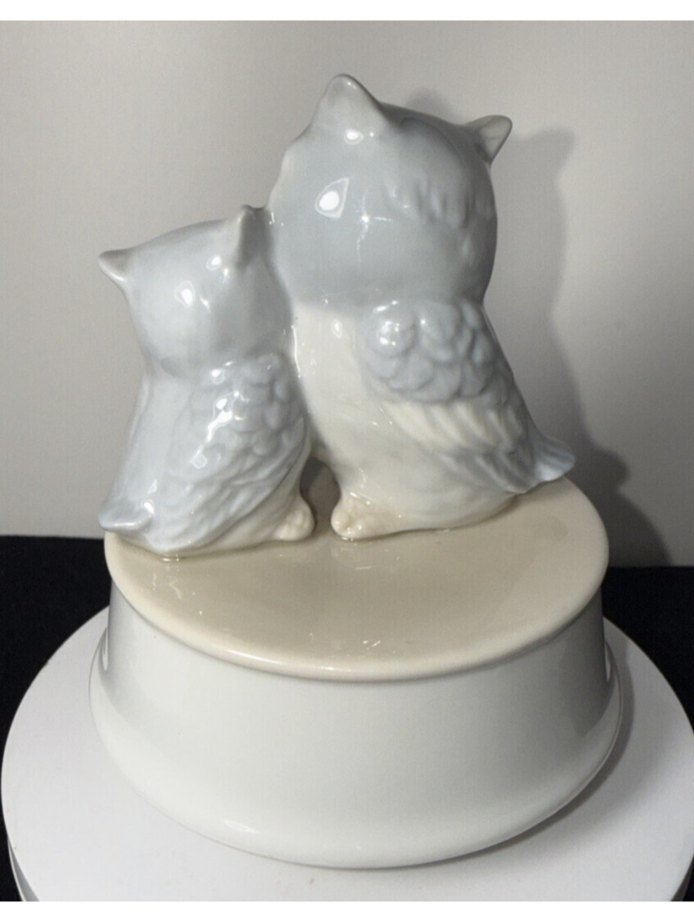 0047- Vintage Otagiri Porcelain Grey Owls Music Box "Close To You" Japan 1980s - Picture 3 of 14